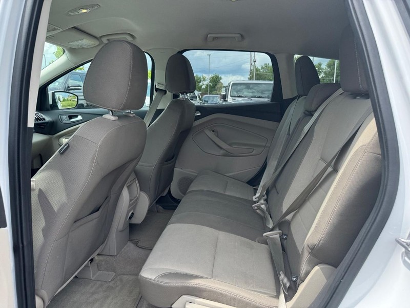 Ford Escape Vehicle Full-screen Gallery Image 11