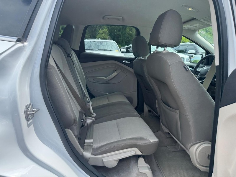 Ford Escape Vehicle Full-screen Gallery Image 12