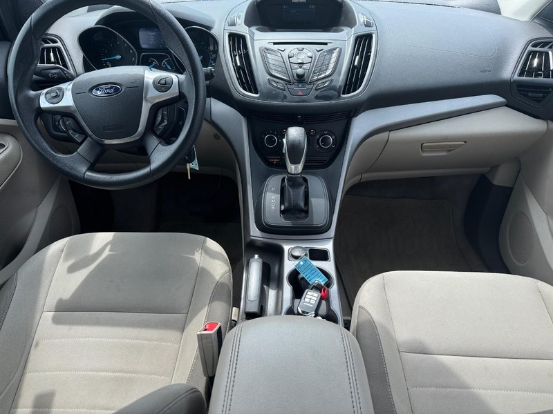 Ford Escape Vehicle Full-screen Gallery Image 14