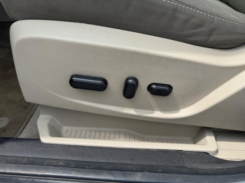 Ford Escape Vehicle Full-screen Gallery Image 16