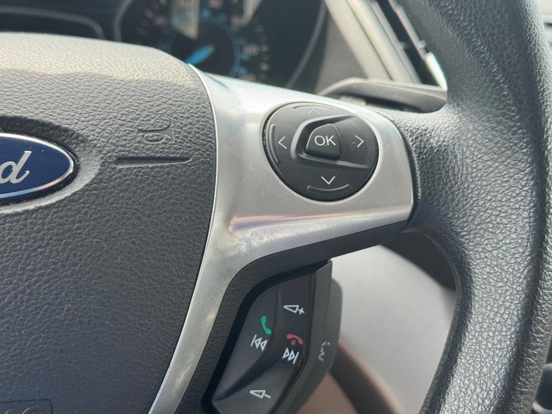 Ford Escape Vehicle Full-screen Gallery Image 19