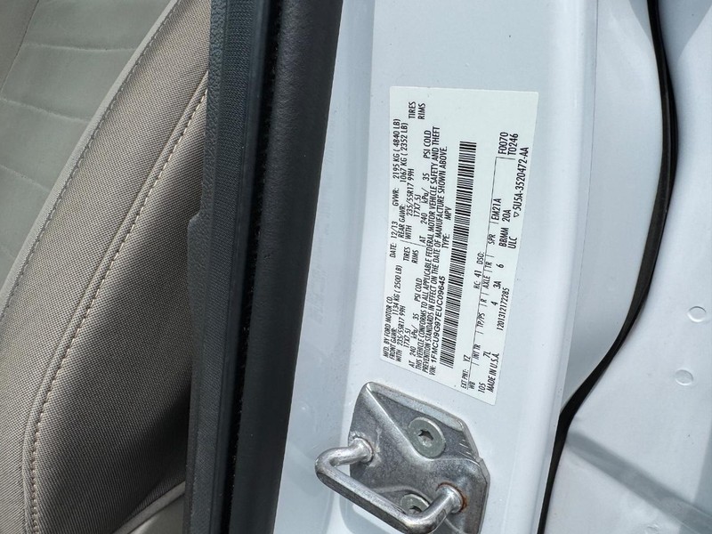 Ford Escape Vehicle Full-screen Gallery Image 22