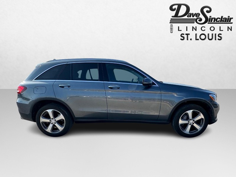 Mercedes-Benz GLC Vehicle Full-screen Gallery Image 04