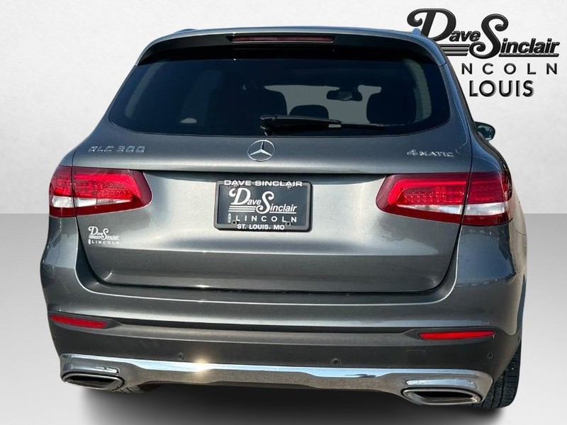 Mercedes-Benz GLC Vehicle Full-screen Gallery Image 06