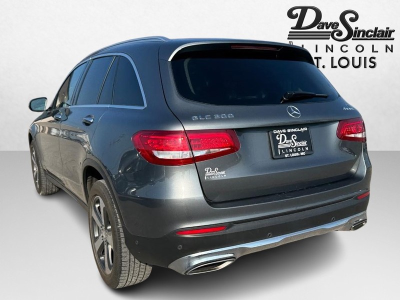 Mercedes-Benz GLC Vehicle Full-screen Gallery Image 07