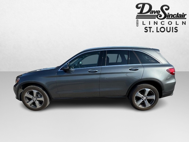 Mercedes-Benz GLC Vehicle Full-screen Gallery Image 09