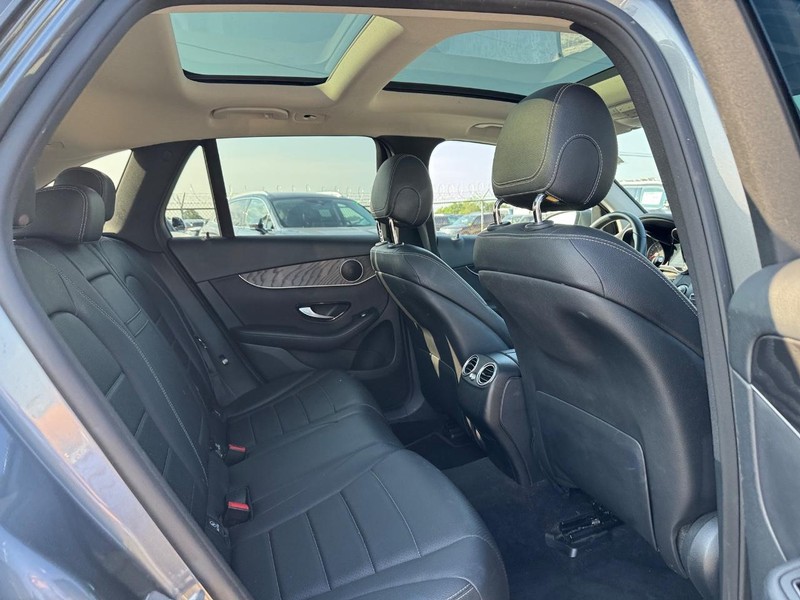 Mercedes-Benz GLC Vehicle Full-screen Gallery Image 13