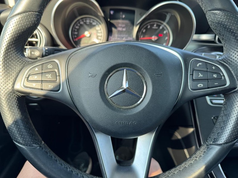 Mercedes-Benz GLC Vehicle Full-screen Gallery Image 20