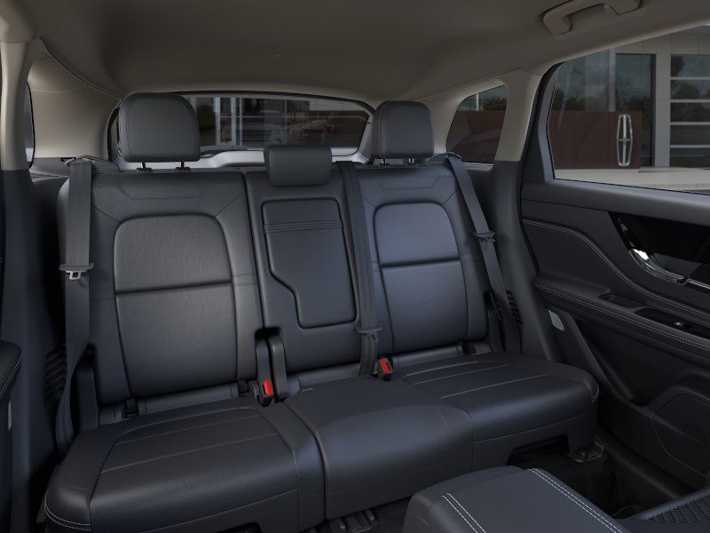 Lincoln Corsair Vehicle Full-screen Gallery Image 12