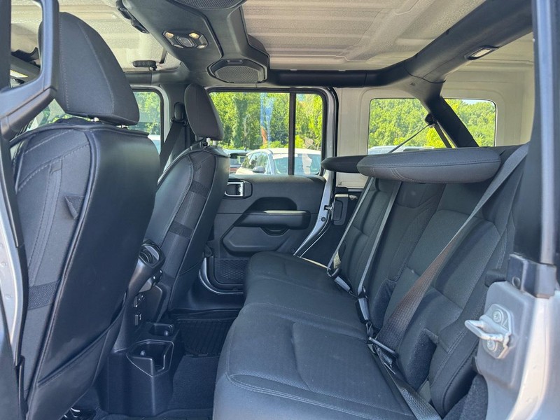 Jeep Wrangler Unlimited Vehicle Full-screen Gallery Image 11