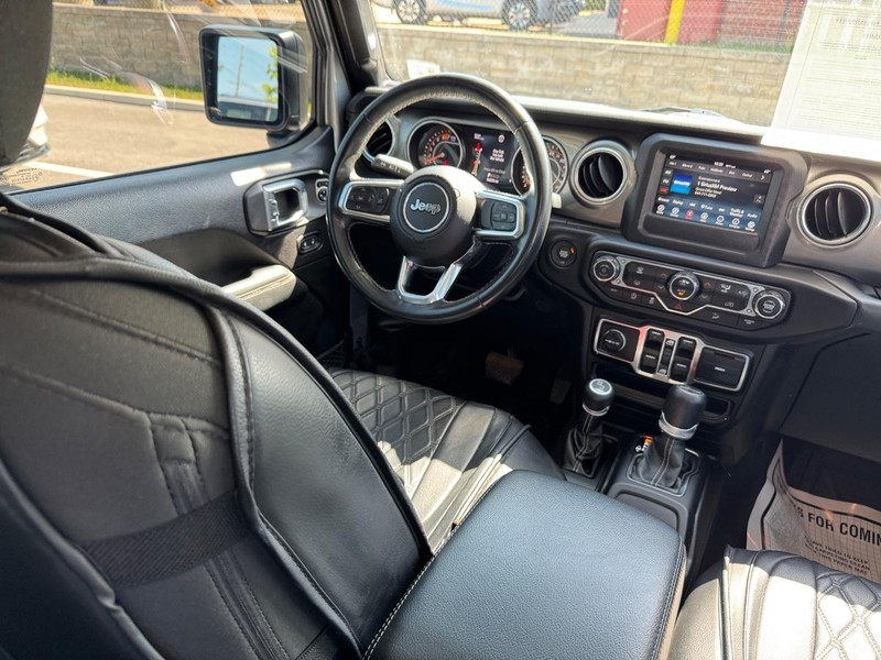 Jeep Wrangler Unlimited Vehicle Full-screen Gallery Image 13