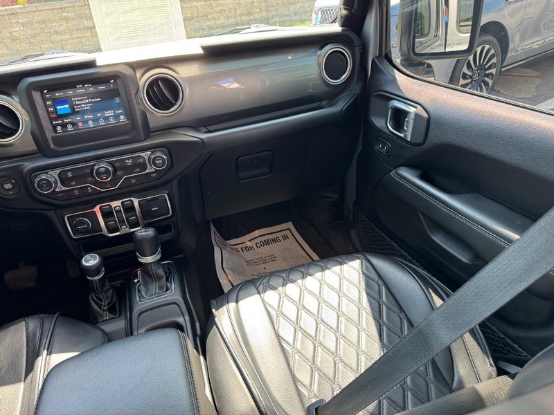 Jeep Wrangler Unlimited Vehicle Full-screen Gallery Image 15
