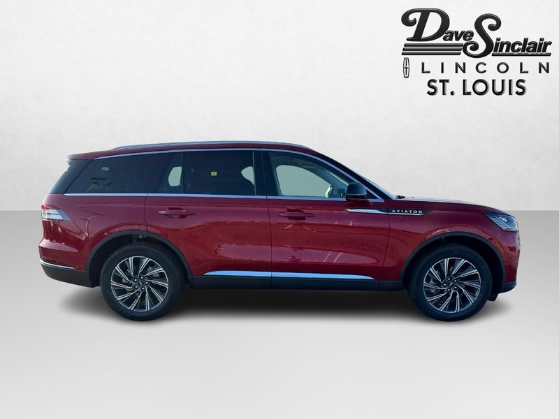 Lincoln Aviator Vehicle Full-screen Gallery Image 04
