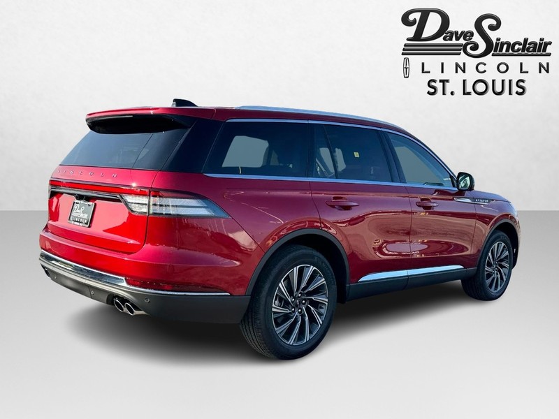 Lincoln Aviator Vehicle Full-screen Gallery Image 05