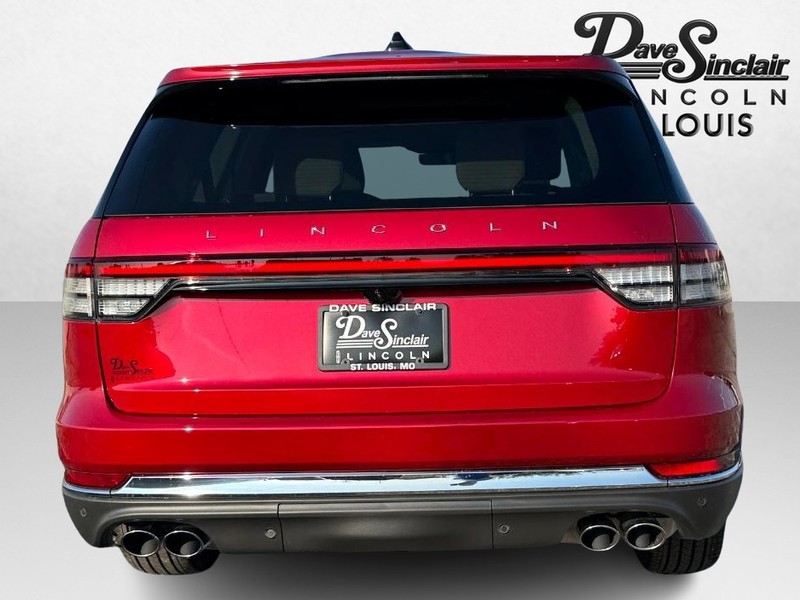 Lincoln Aviator Vehicle Full-screen Gallery Image 06