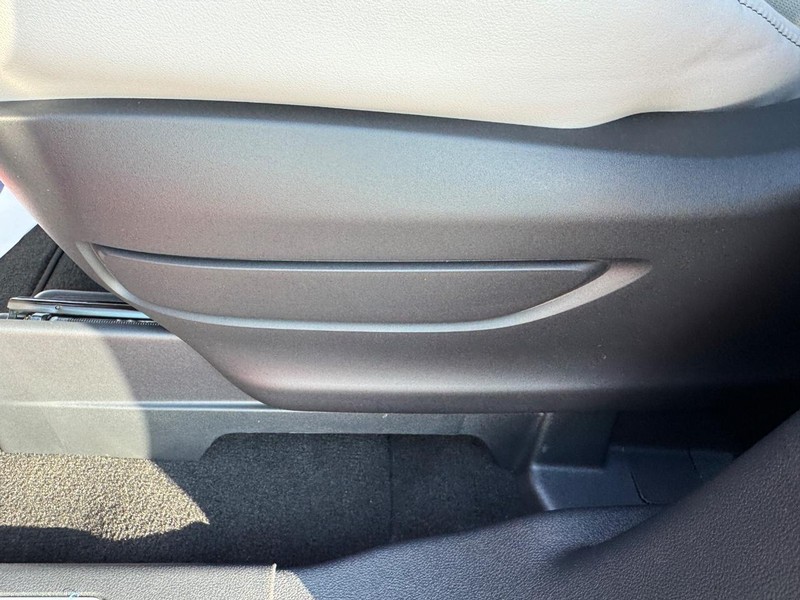Lincoln Aviator Vehicle Full-screen Gallery Image 20