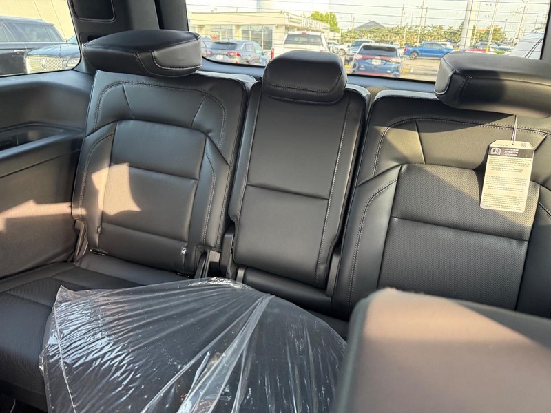 Lincoln Navigator Vehicle Full-screen Gallery Image 14