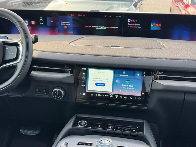 Lincoln Navigator Vehicle Full-screen Gallery Image 18