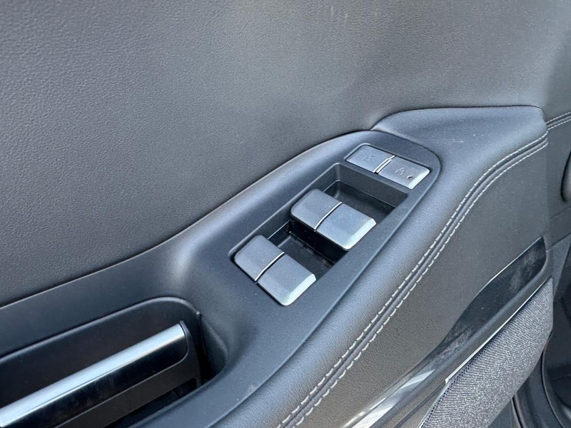 Lincoln Navigator Vehicle Full-screen Gallery Image 21