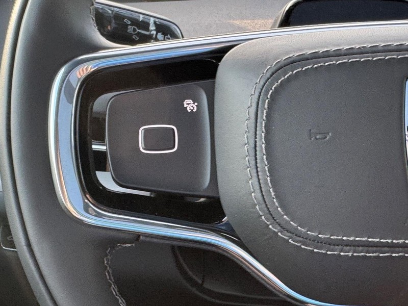 Lincoln Navigator Vehicle Full-screen Gallery Image 23