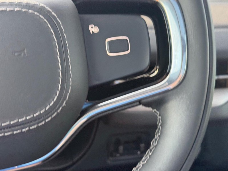 Lincoln Navigator Vehicle Full-screen Gallery Image 24