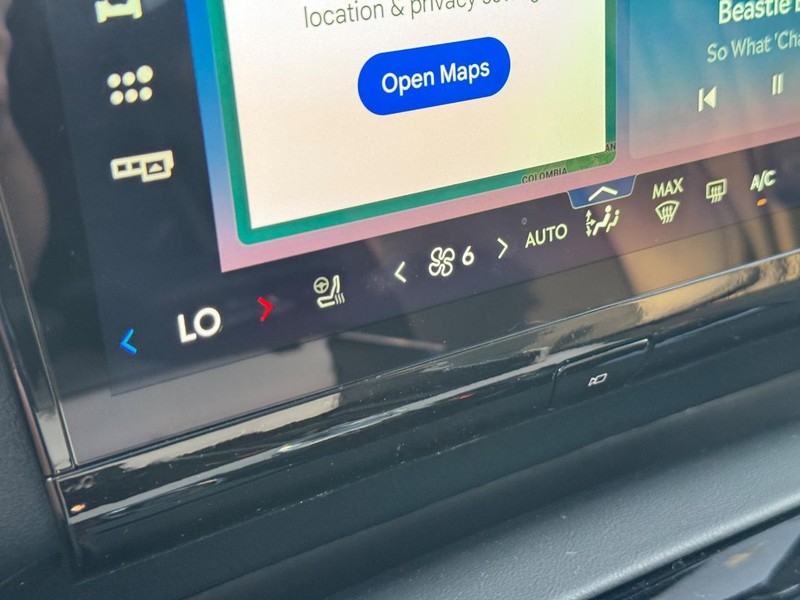Lincoln Navigator Vehicle Full-screen Gallery Image 25