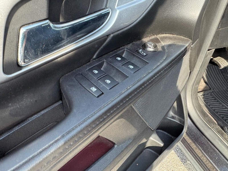 GMC Terrain Vehicle Full-screen Gallery Image 16