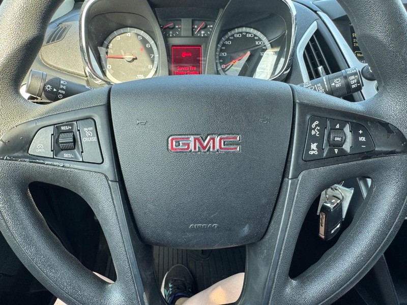 GMC Terrain Vehicle Full-screen Gallery Image 17