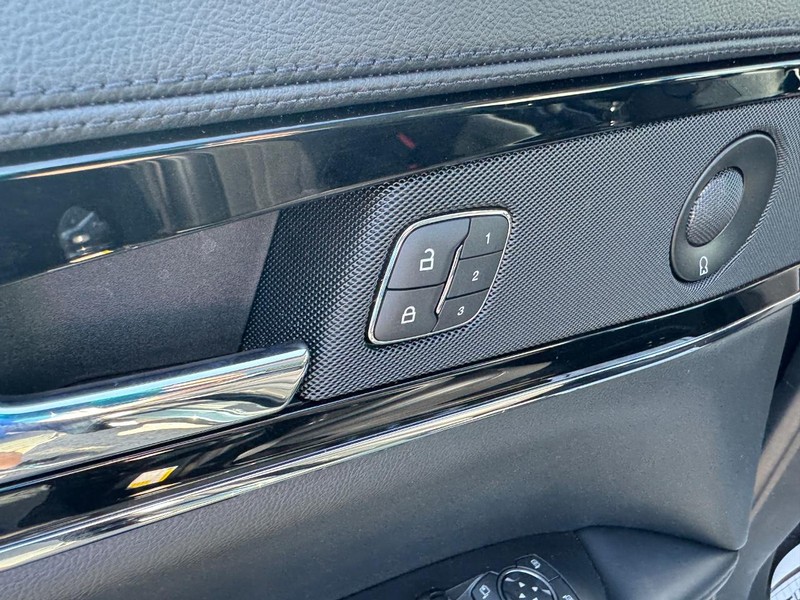 Lincoln Nautilus Vehicle Full-screen Gallery Image 19