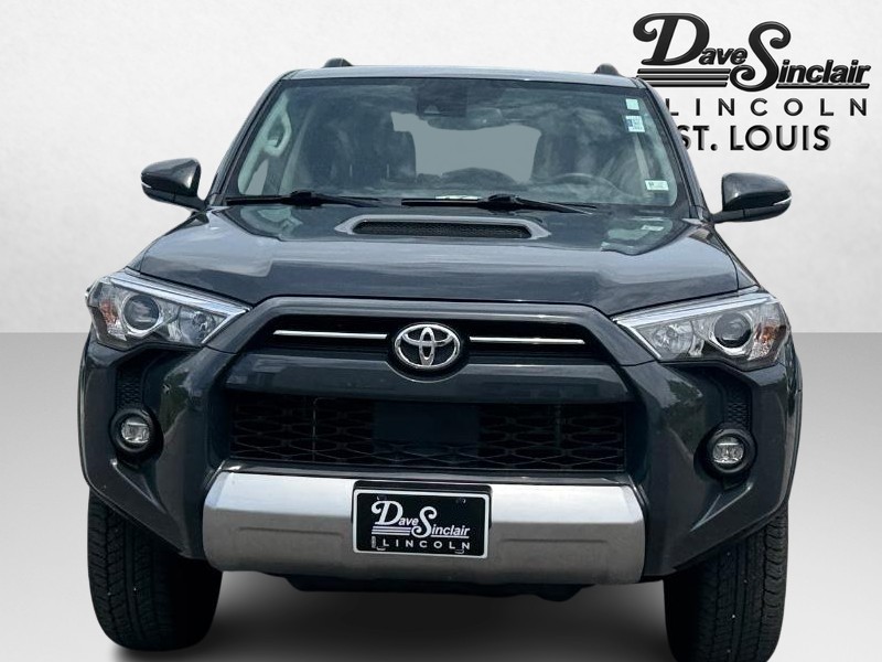 Toyota 4Runner Vehicle Full-screen Gallery Image 02
