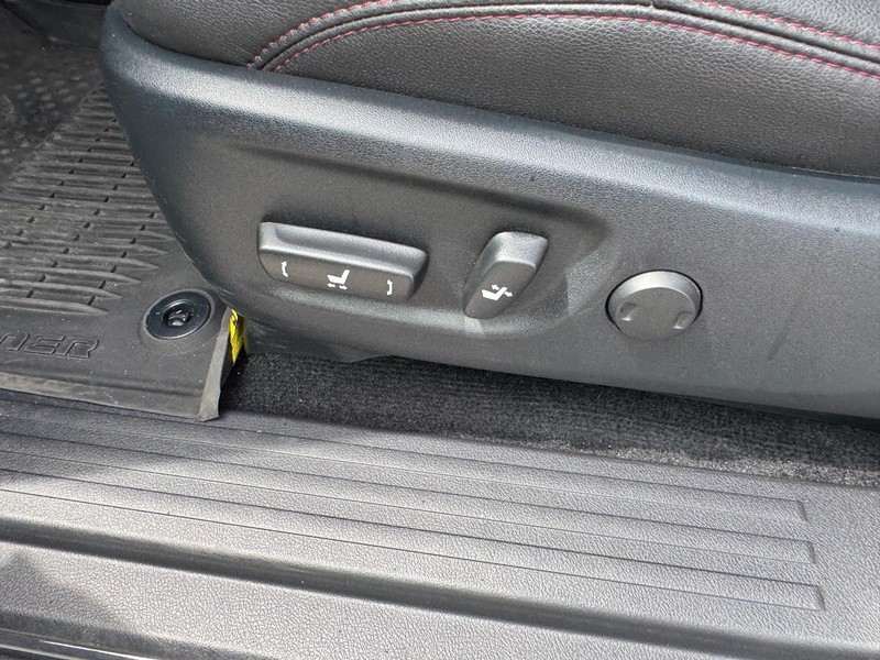 Toyota 4Runner Vehicle Full-screen Gallery Image 16