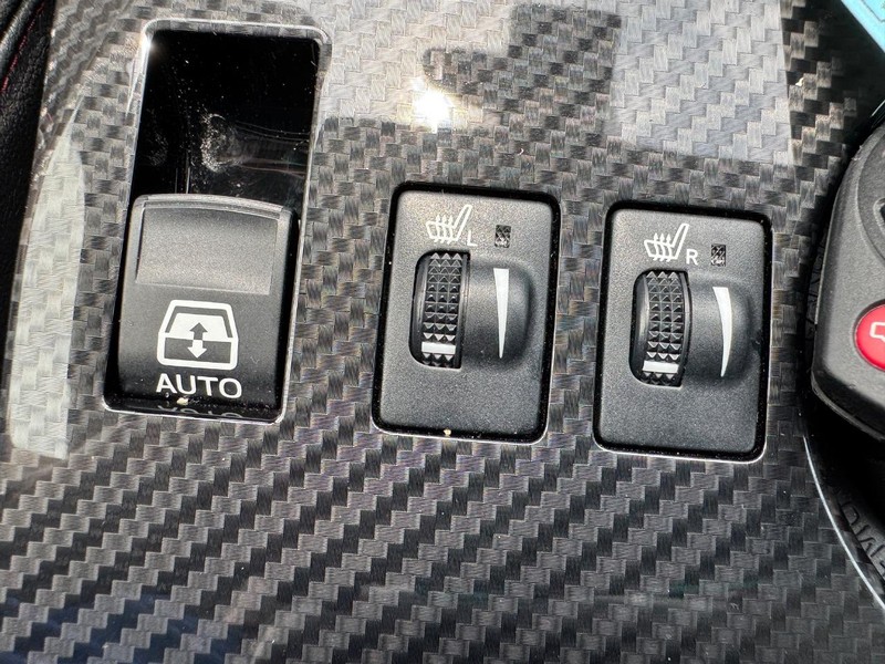 Toyota 4Runner Vehicle Full-screen Gallery Image 18