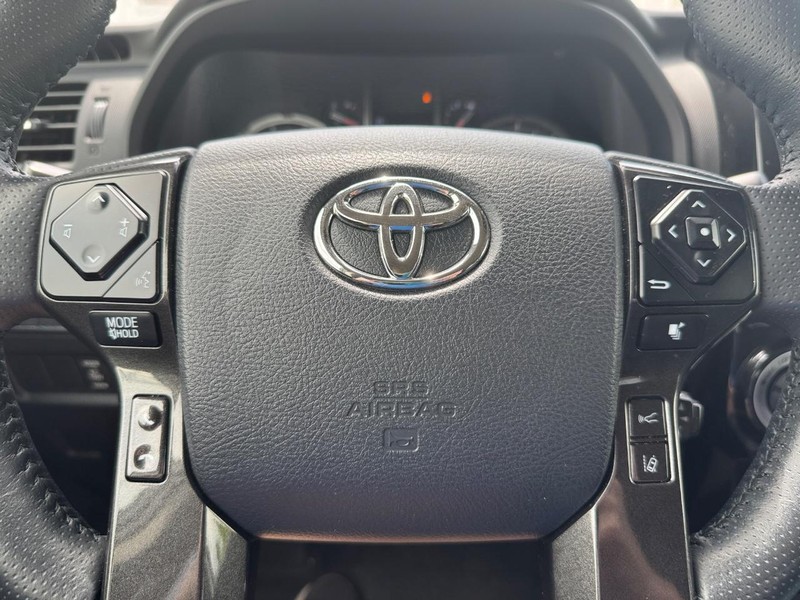 Toyota 4Runner Vehicle Full-screen Gallery Image 19