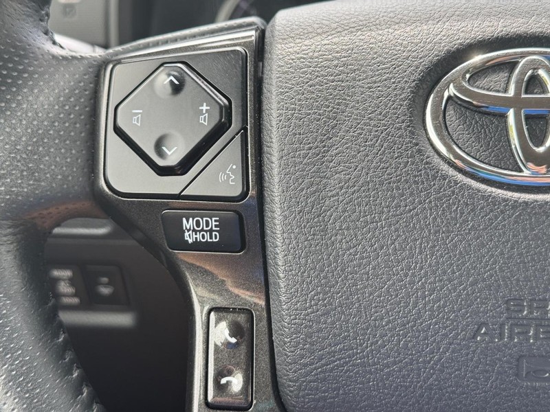 Toyota 4Runner Vehicle Full-screen Gallery Image 20