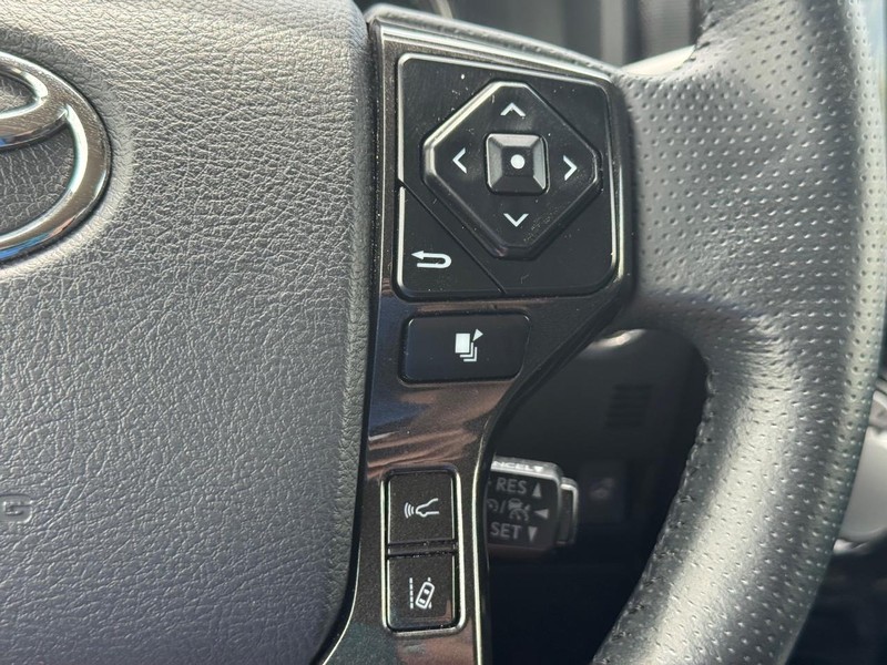 Toyota 4Runner Vehicle Full-screen Gallery Image 21