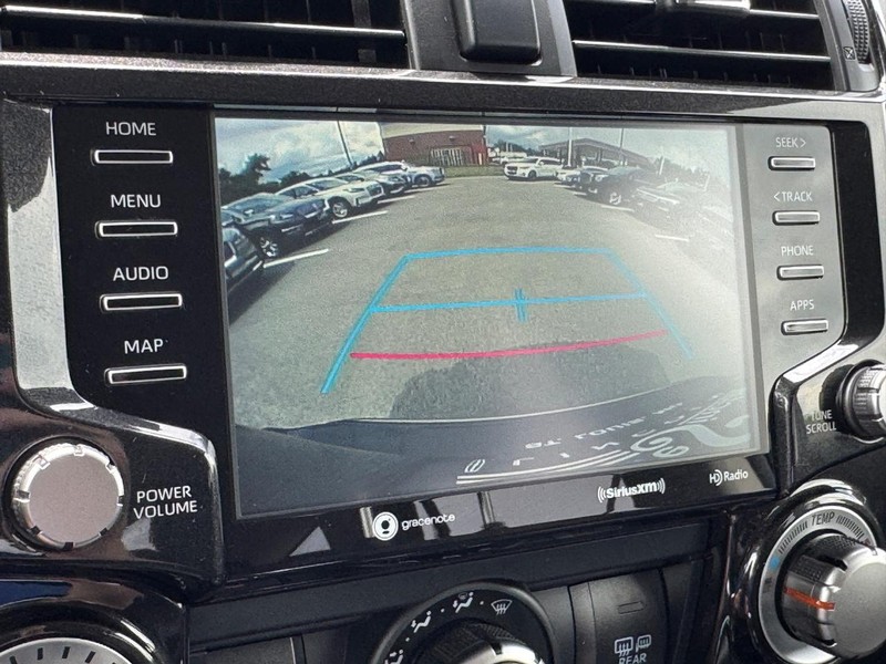 Toyota 4Runner Vehicle Full-screen Gallery Image 23