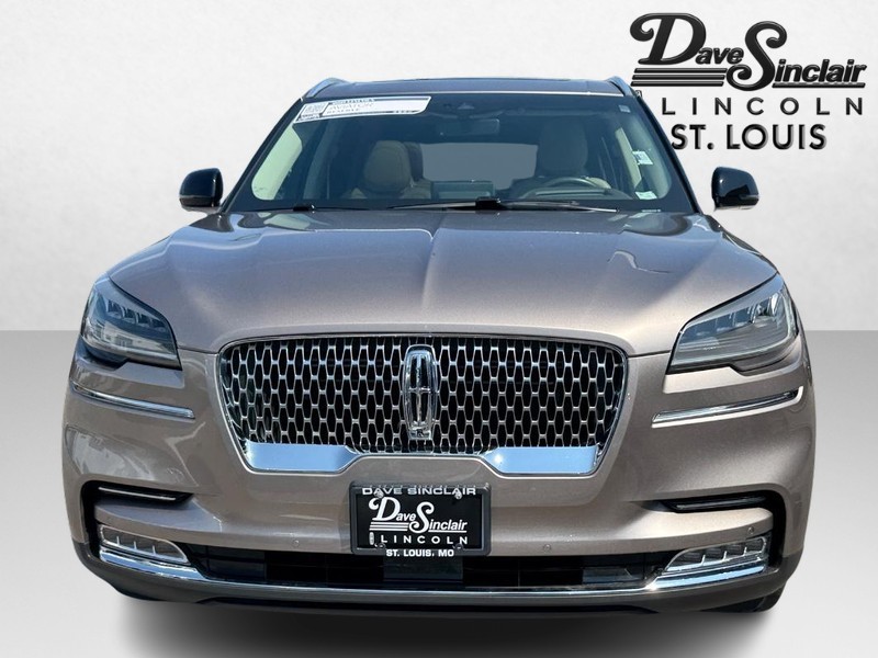 Lincoln Aviator Vehicle Full-screen Gallery Image 02