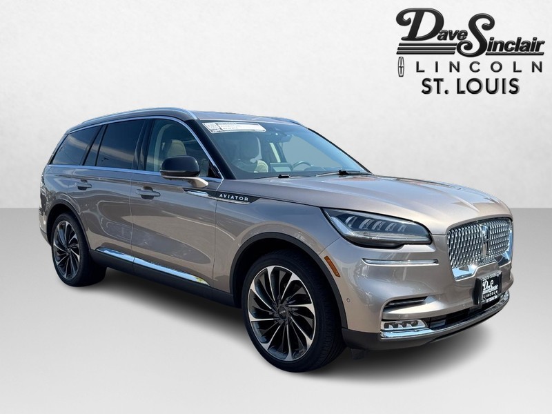 Lincoln Aviator Vehicle Full-screen Gallery Image 03