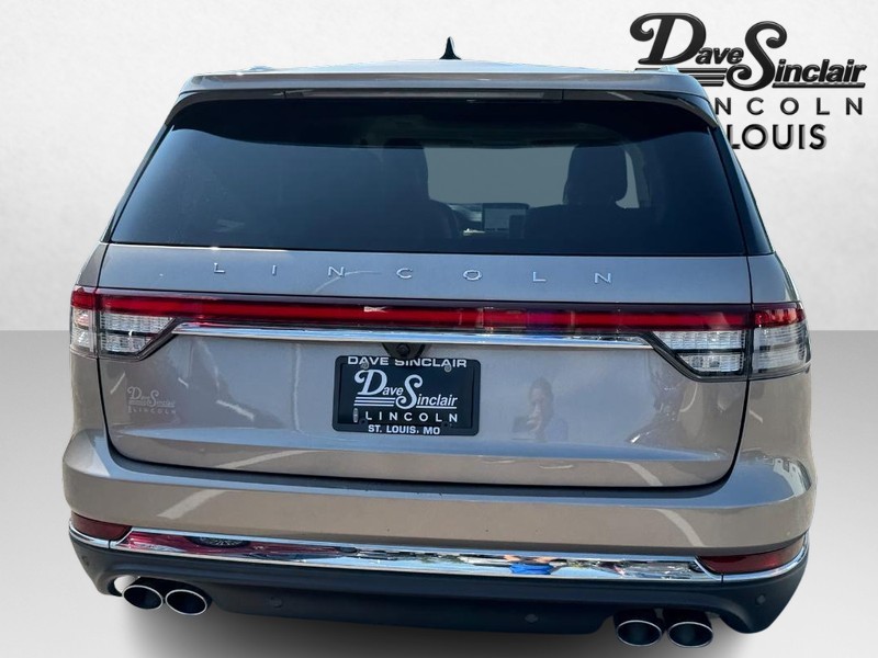 Lincoln Aviator Vehicle Full-screen Gallery Image 06