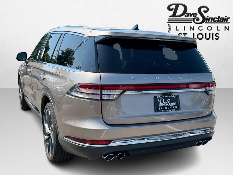 Lincoln Aviator Vehicle Full-screen Gallery Image 07