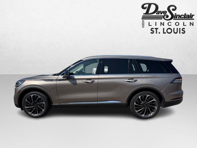 Lincoln Aviator Vehicle Full-screen Gallery Image 09