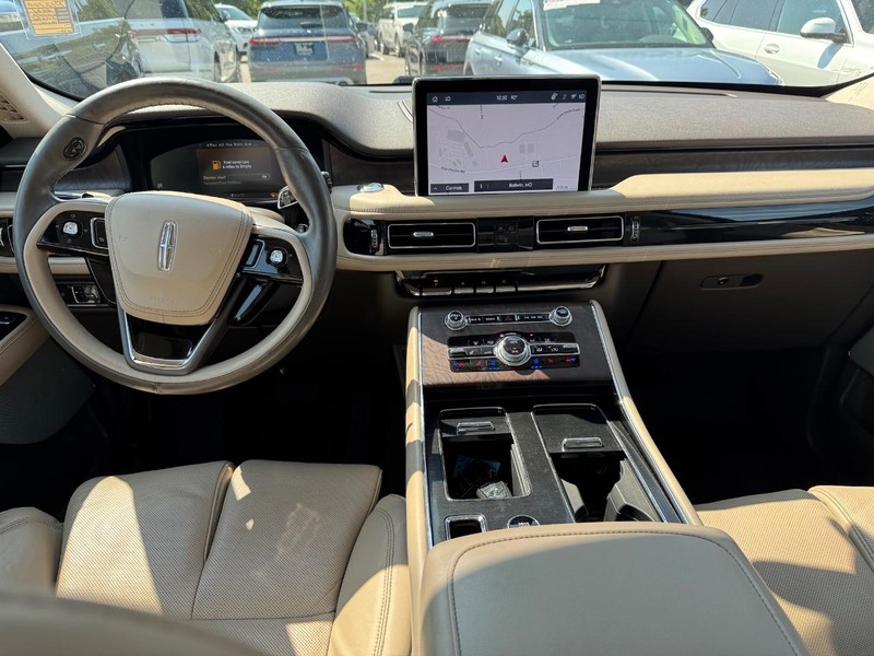 Lincoln Aviator Vehicle Full-screen Gallery Image 14
