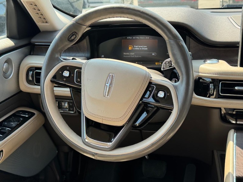 Lincoln Aviator Vehicle Full-screen Gallery Image 15