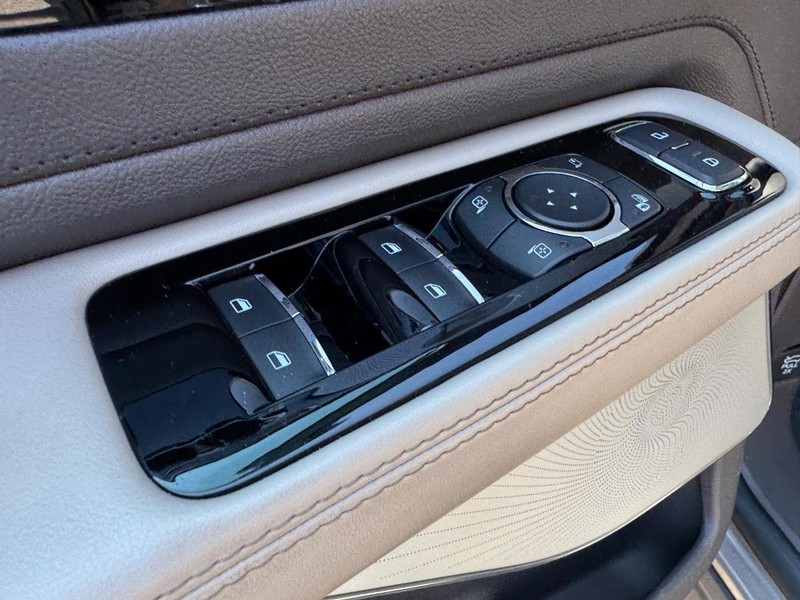 Lincoln Aviator Vehicle Full-screen Gallery Image 19