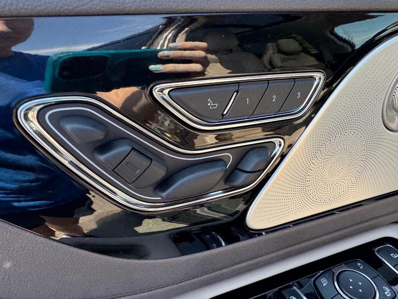 Lincoln Aviator Vehicle Full-screen Gallery Image 20