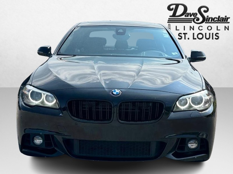 BMW 5 Series Vehicle Full-screen Gallery Image 02