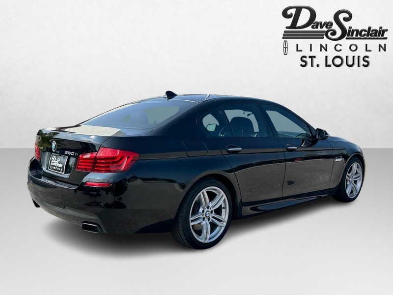 BMW 5 Series Vehicle Full-screen Gallery Image 05
