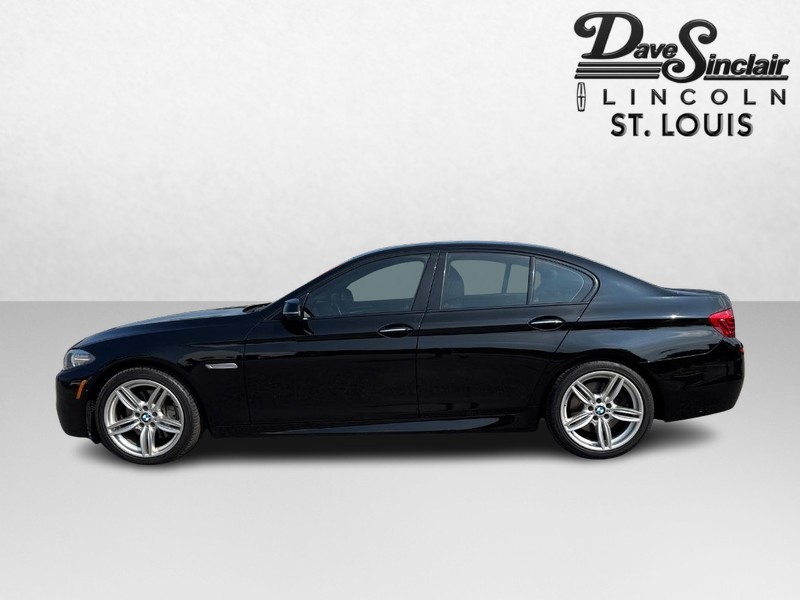 BMW 5 Series Vehicle Full-screen Gallery Image 09