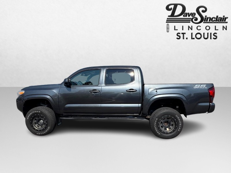Toyota Tacoma 4WD Vehicle Full-screen Gallery Image 09