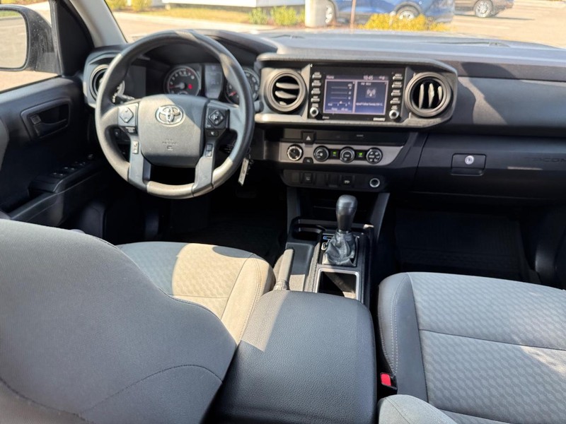 Toyota Tacoma 4WD Vehicle Full-screen Gallery Image 14